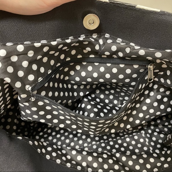 BLACK & WHITE CHEVRON TOTE BAG - Picture 7 of 9